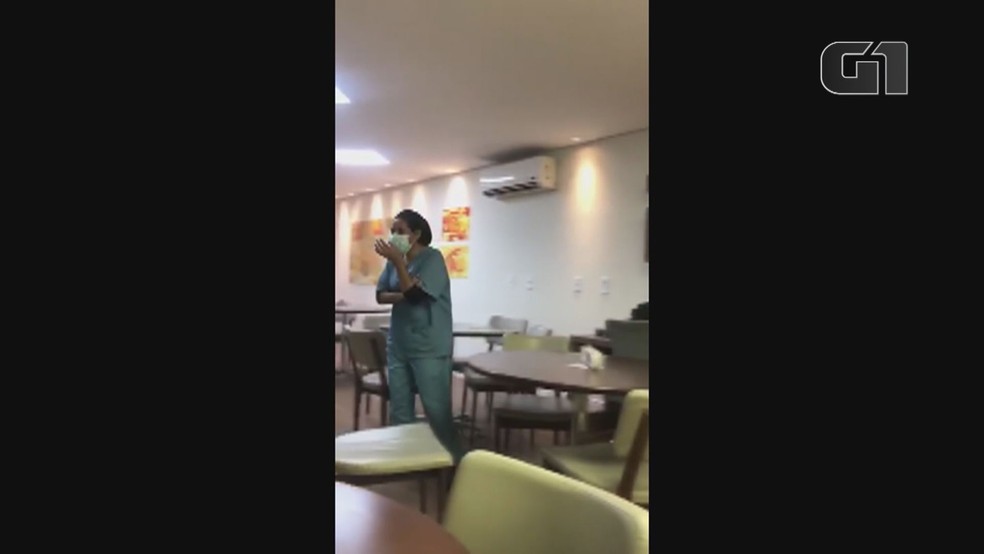 Covid-19: profissionais da linha de frente são surpreendidos com vídeos de familiares em hospital de Campinas